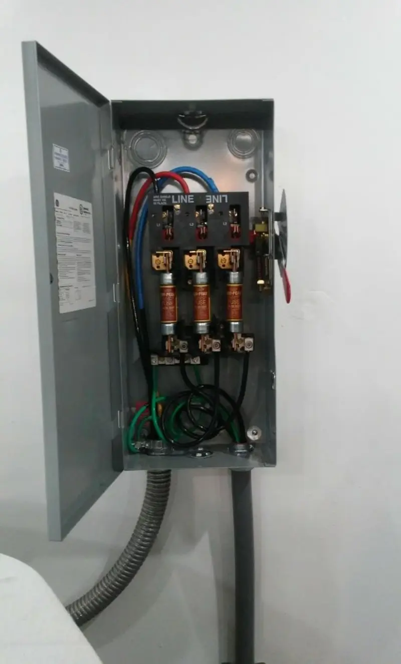 Three-phase disconnect switch installed for Smoke Detector Installation in Woodside